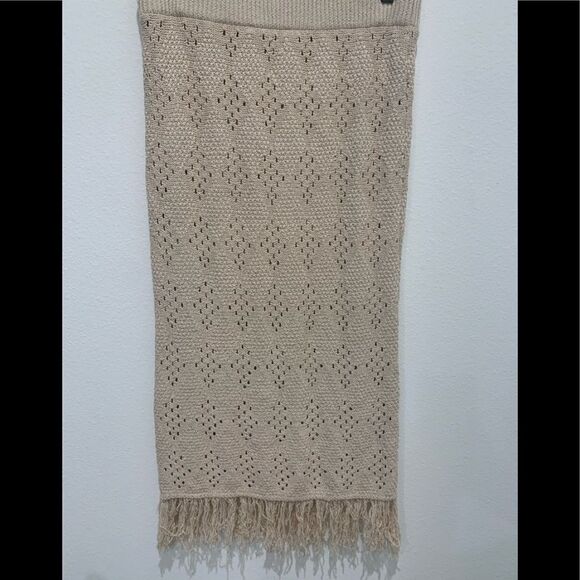 Mango Fringed detail knitted Midi skirt Size L NWT perfect for winter/Spring - Picture 4 of 6